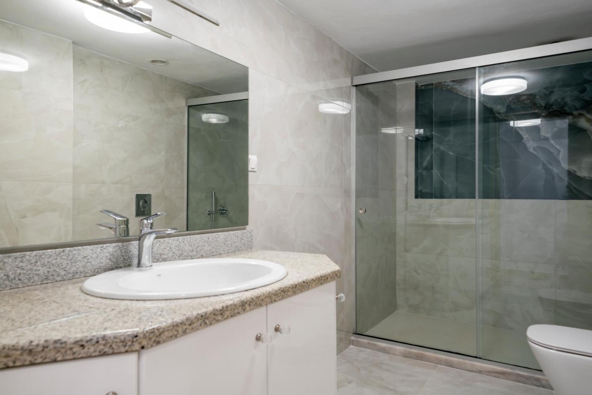 Neon 2br Luxurious *