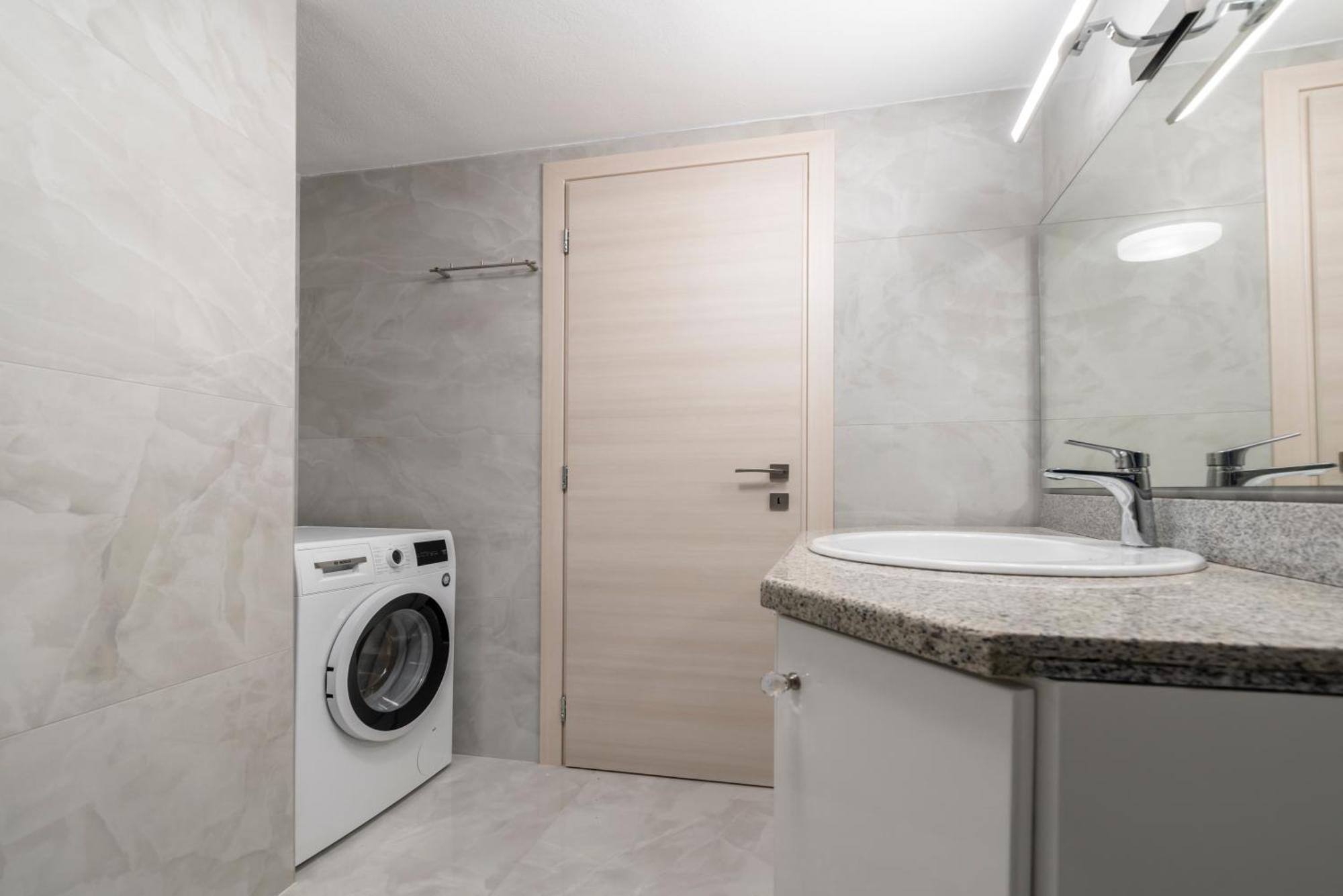 Neon 2br Luxurious